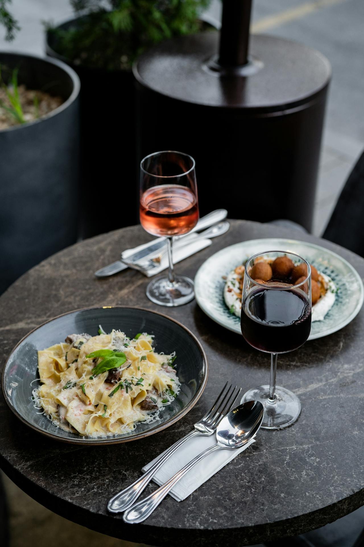 The Art of Pairing Wine with Food